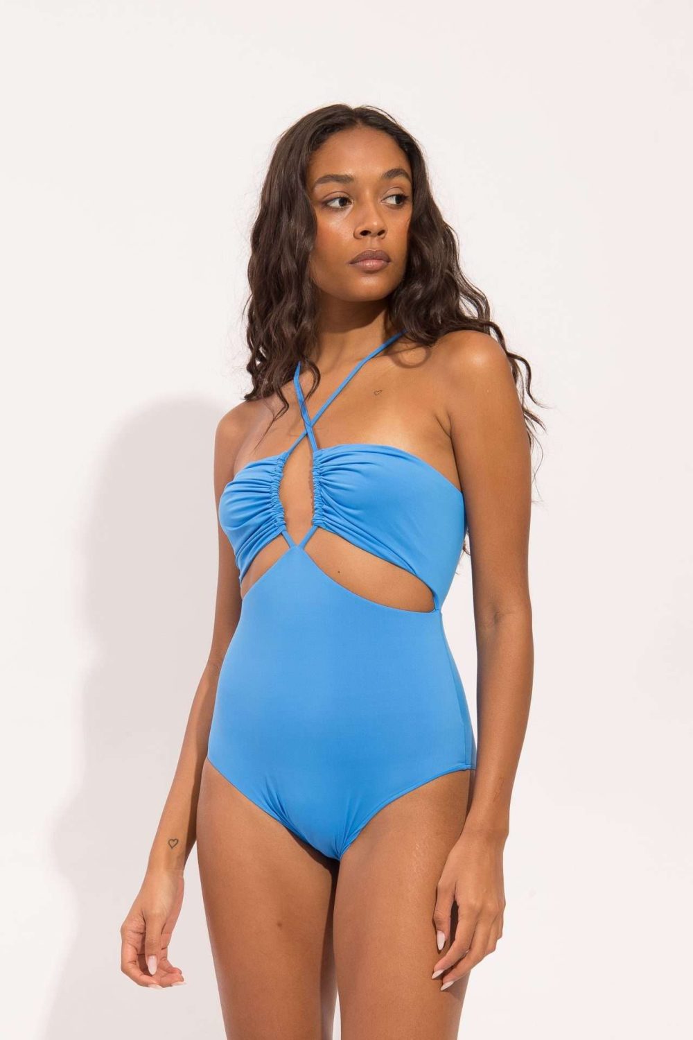 MAIÔ THATA RECORTES - AZUL MAGIA